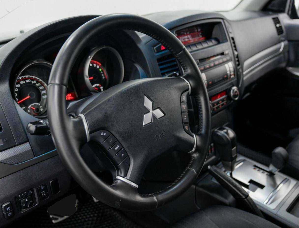 Купить Mitsubishi Pajero с пробегом. Фото: #20