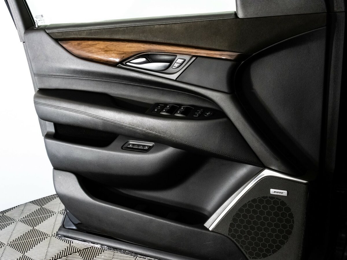 Купить Cadillac Escalade с пробегом. Фото: #14