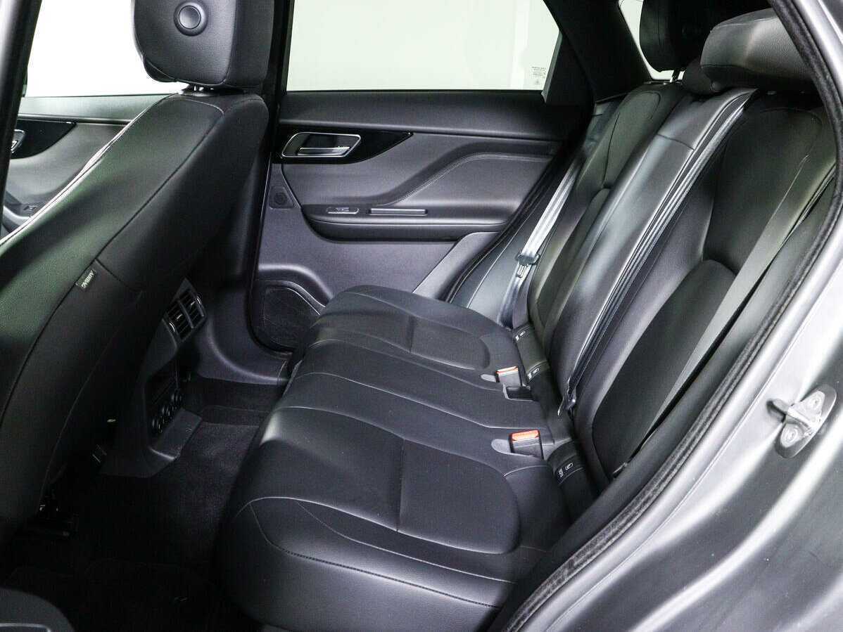 Купить Jaguar F-Pace с пробегом. Фото: #7