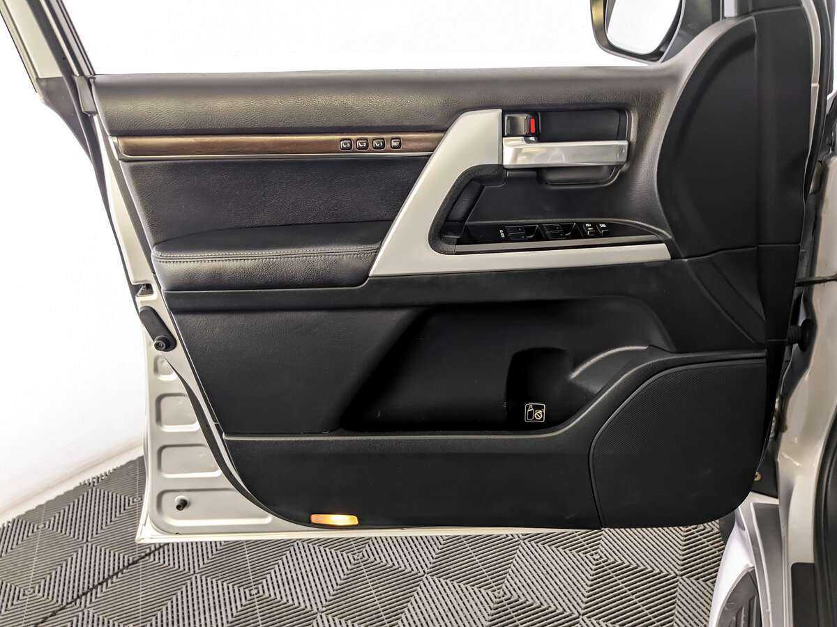 Купить Toyota Land Cruiser с пробегом. Фото: #14