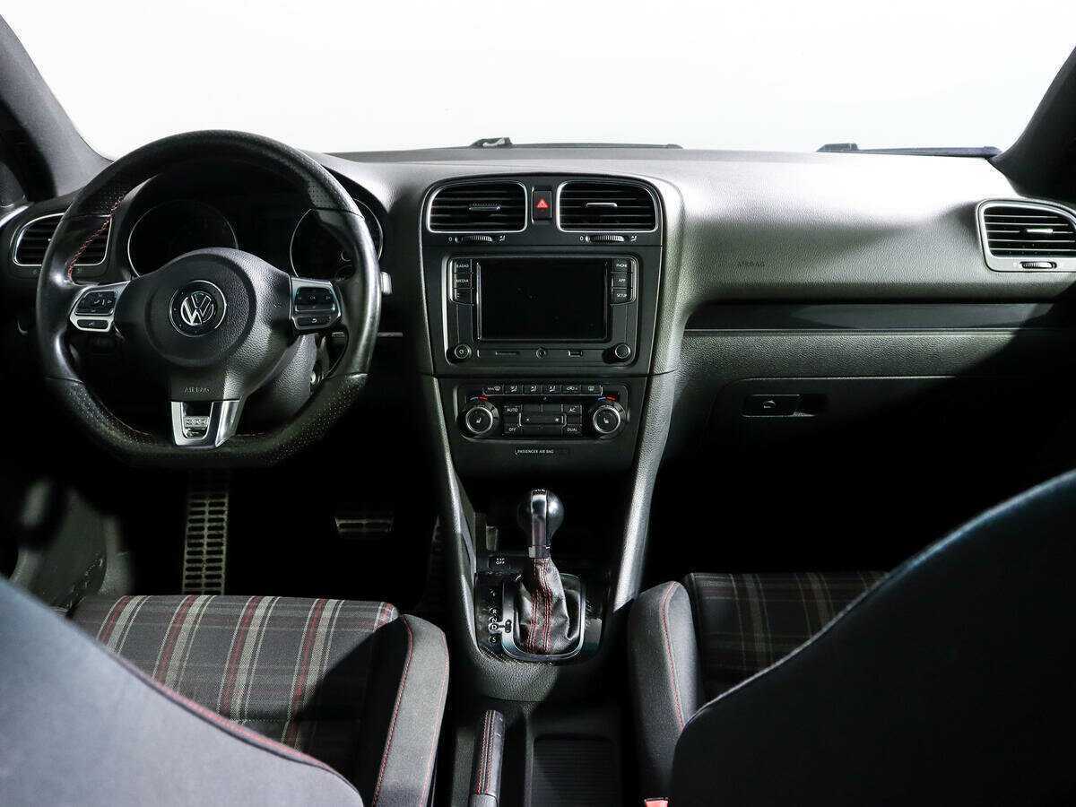 Купить Volkswagen Golf GTI с пробегом. Фото: #9
