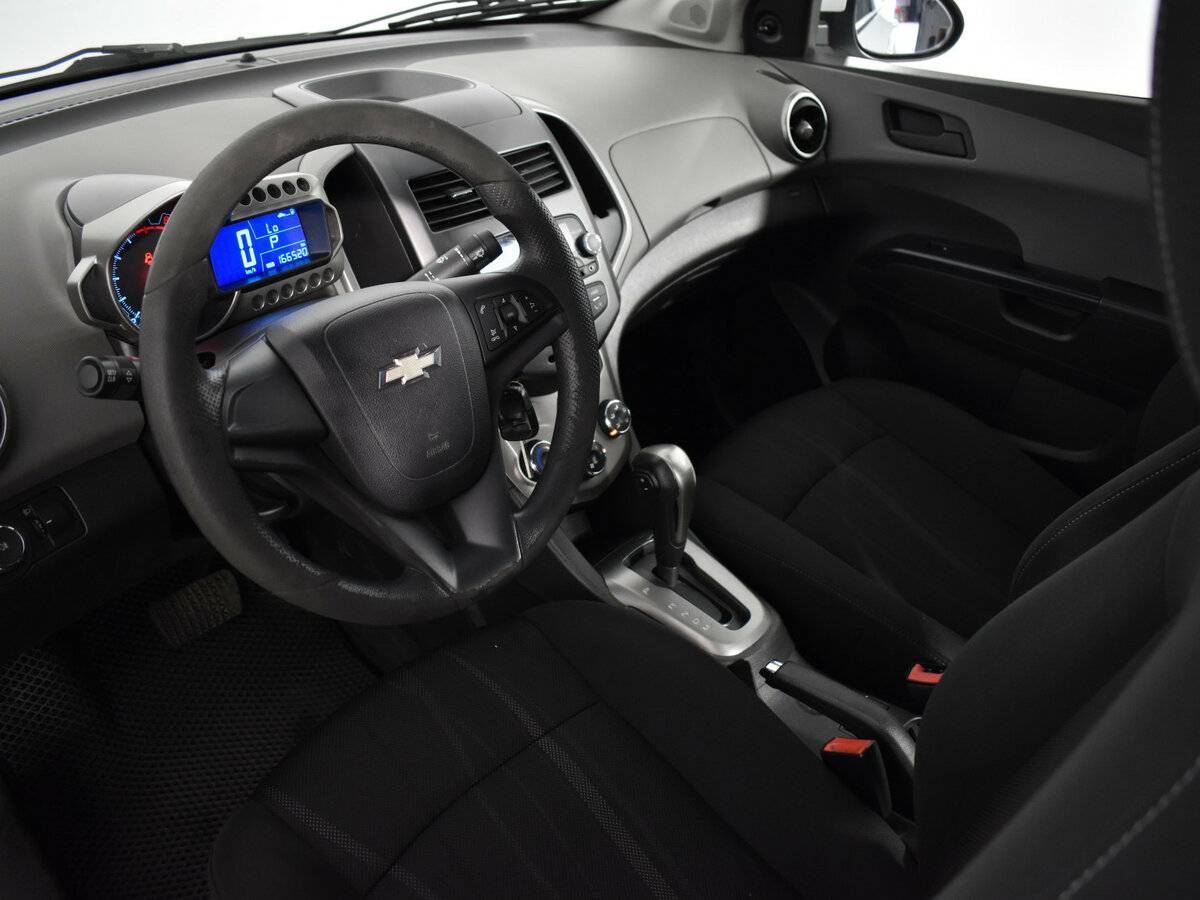 Купить Chevrolet Aveo с пробегом. Фото: #8