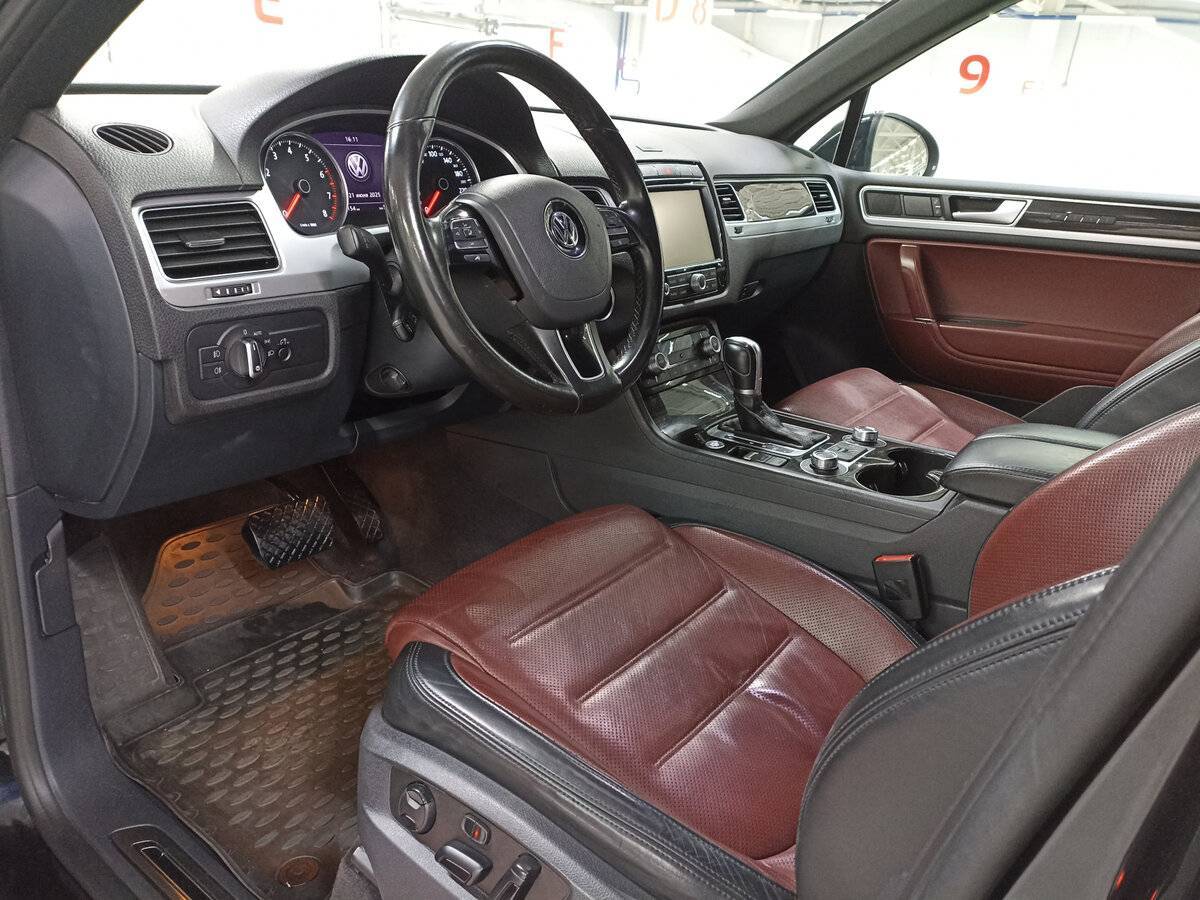 Купить Volkswagen Touareg с пробегом. Фото: #15