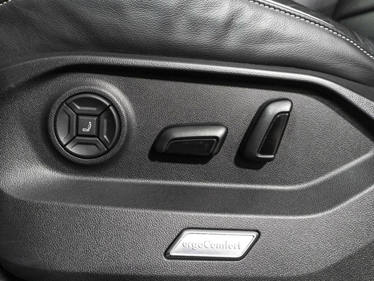 Купить Volkswagen Touareg с пробегом. Фото: #17