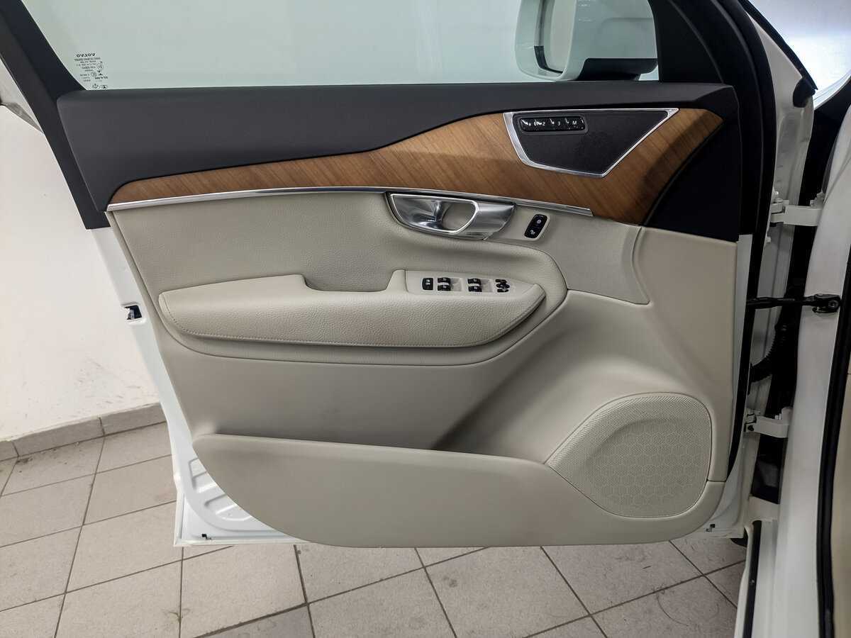 Купить Volvo XC90 с пробегом. Фото: #16