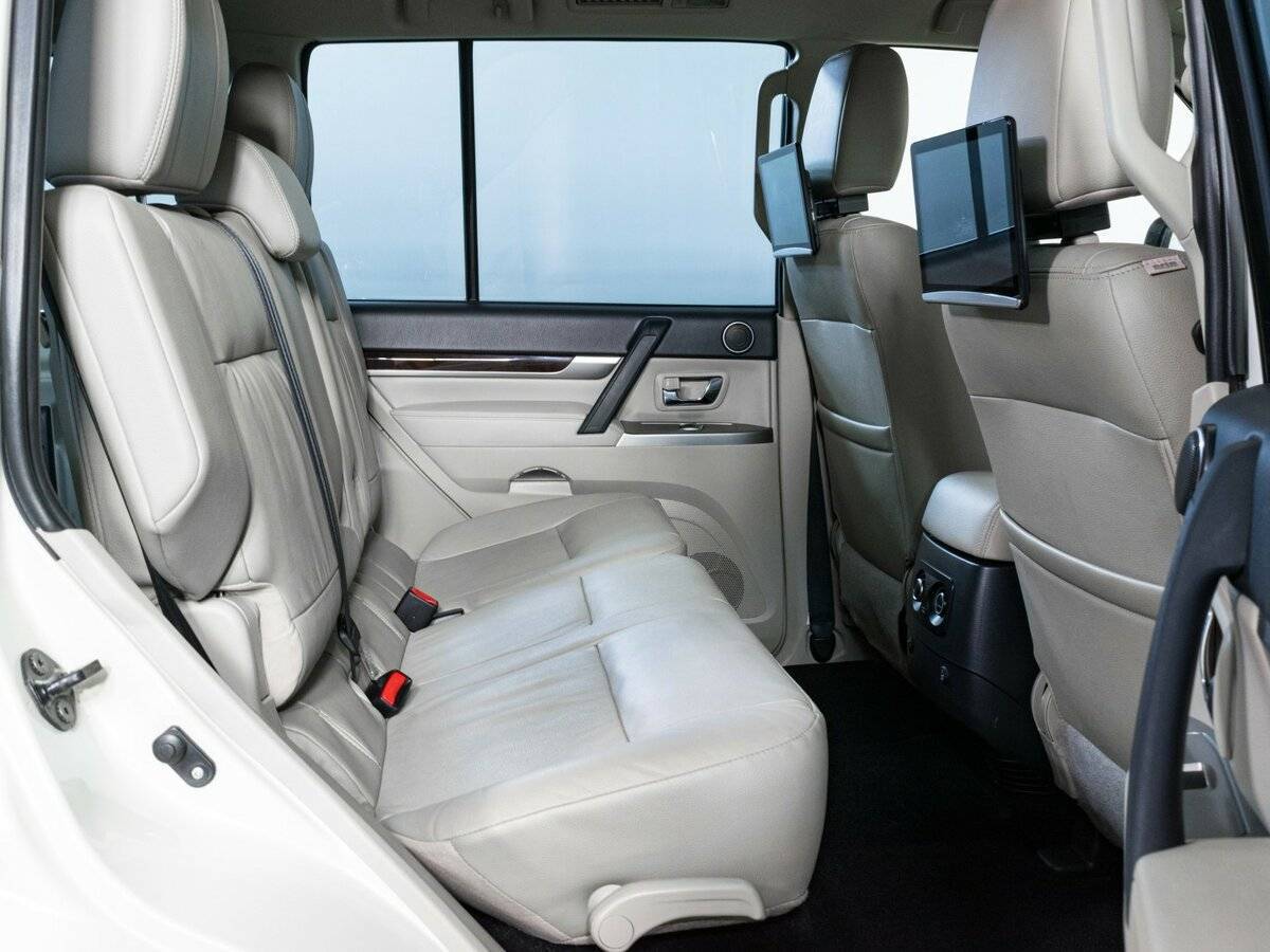 Купить Mitsubishi Pajero с пробегом. Фото: #11