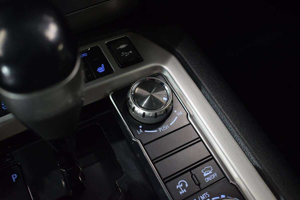 Купить Toyota Land Cruiser с пробегом. Фото: #29