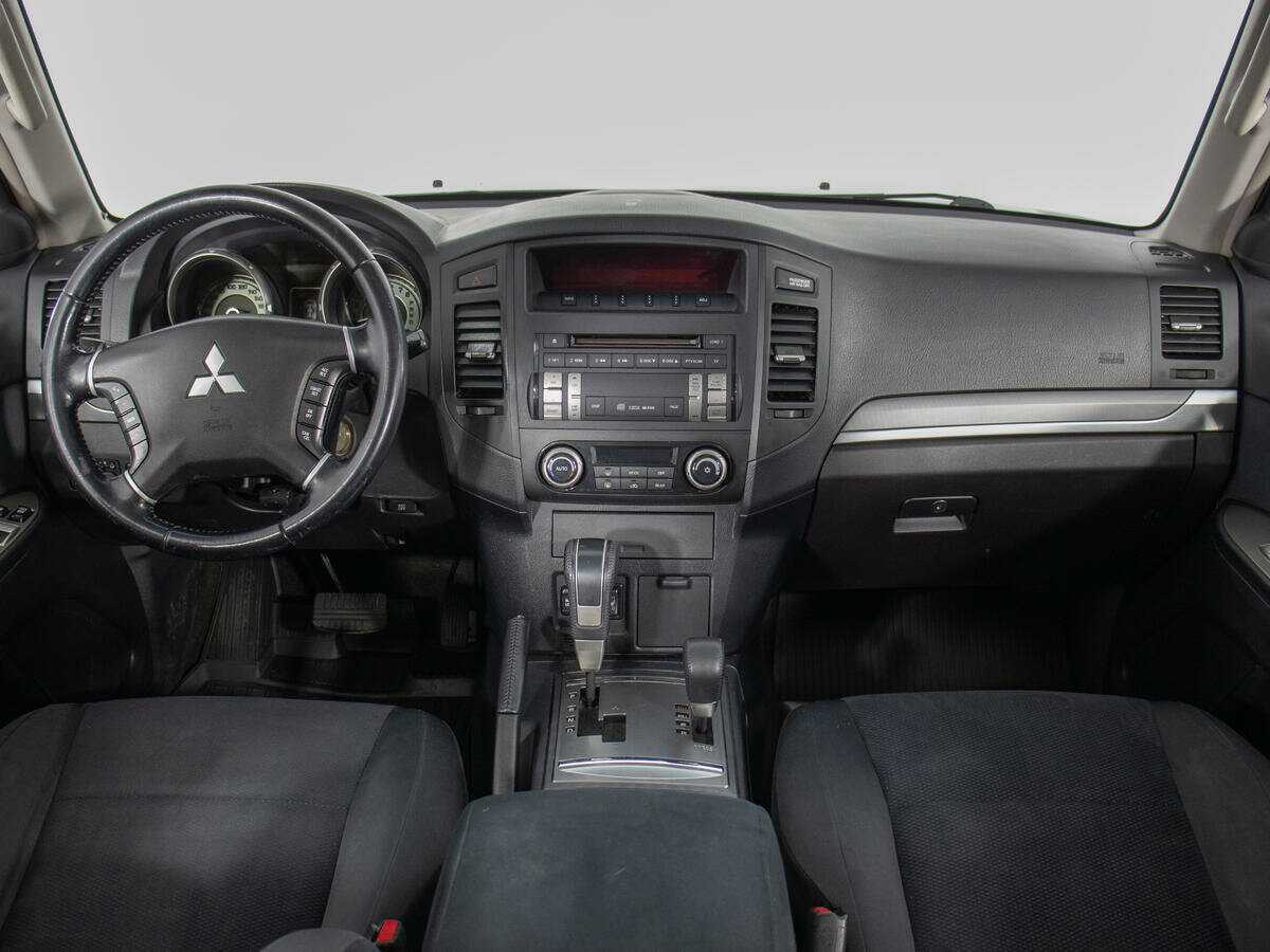 Купить Mitsubishi Pajero с пробегом. Фото: #16