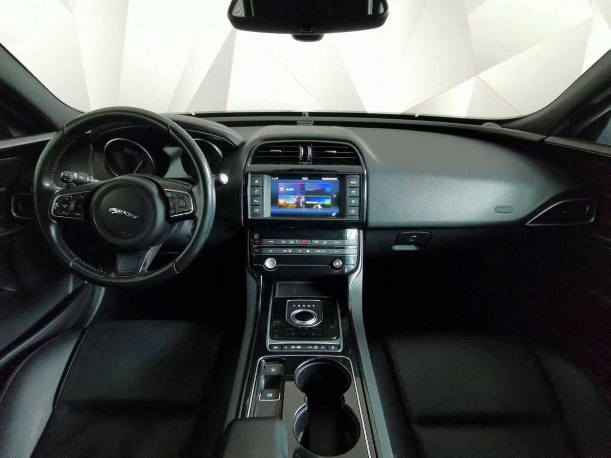 Купить Jaguar XE с пробегом. Фото: #9