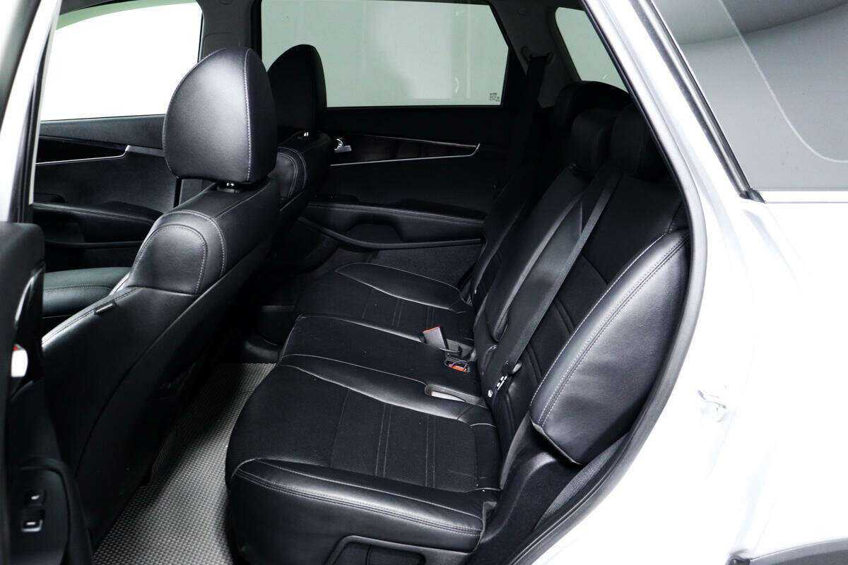 Купить Kia Sorento с пробегом. Фото: #11
