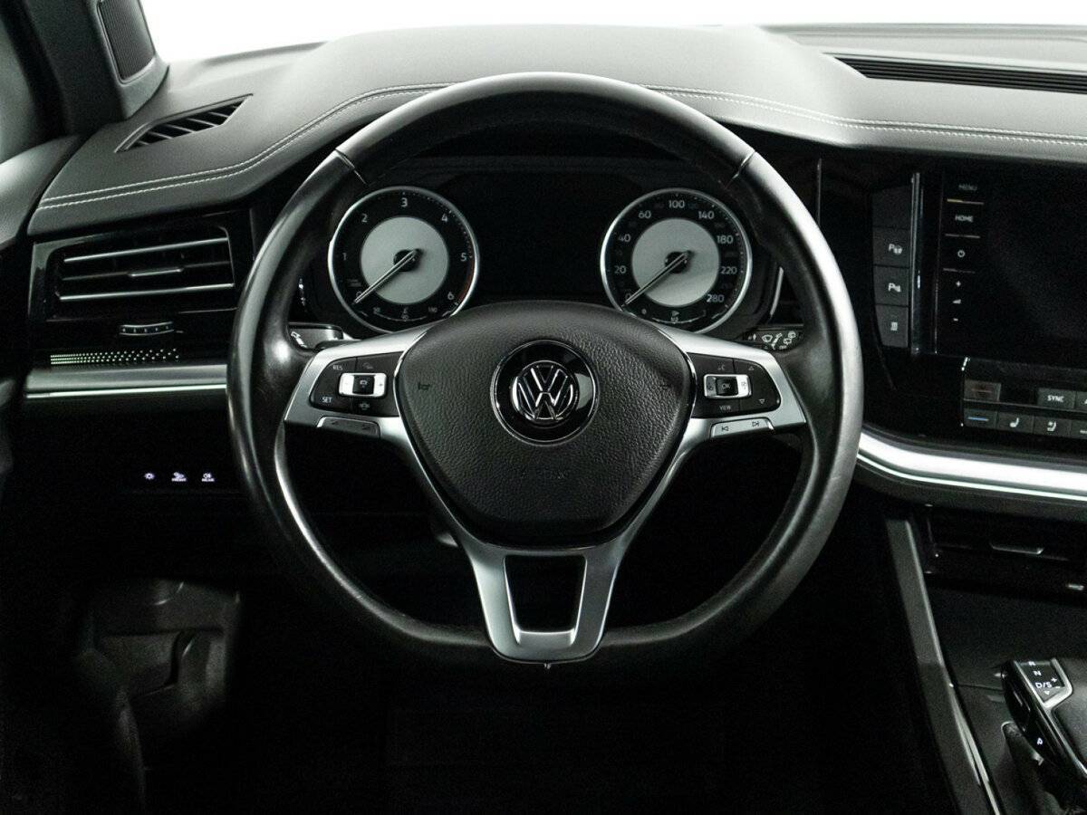 Купить Volkswagen Touareg с пробегом. Фото: #23