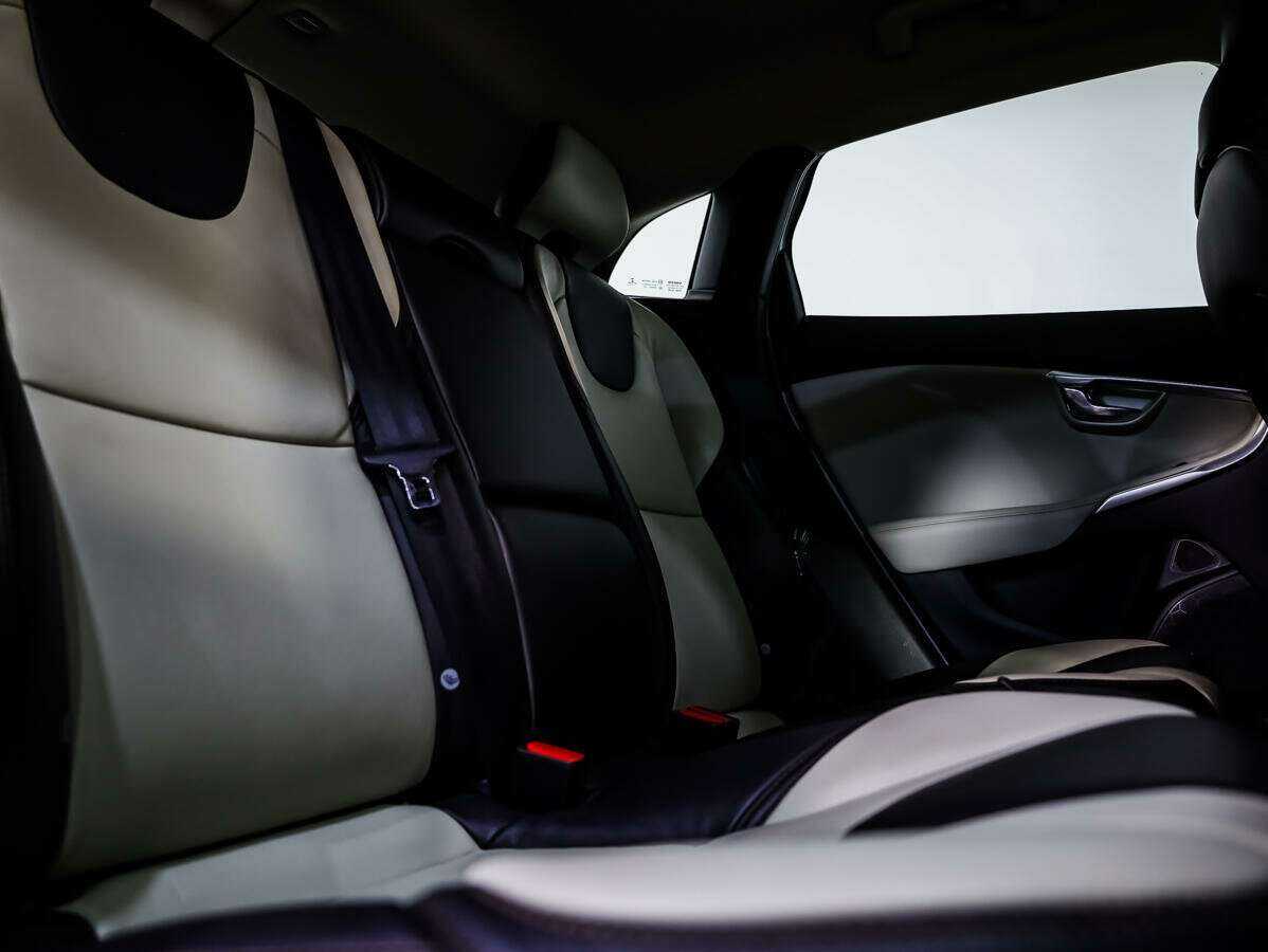 Купить Volvo V40 Cross Country с пробегом. Фото: #9