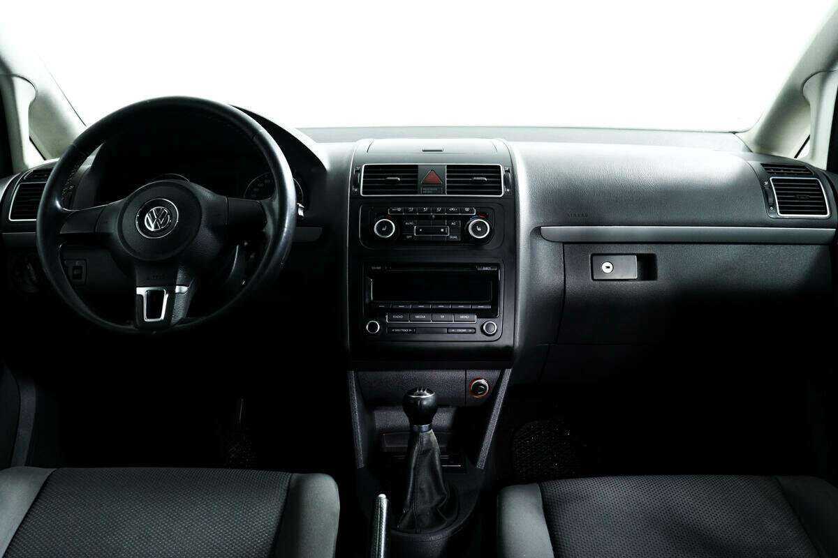 Купить Volkswagen Touran с пробегом. Фото: #10