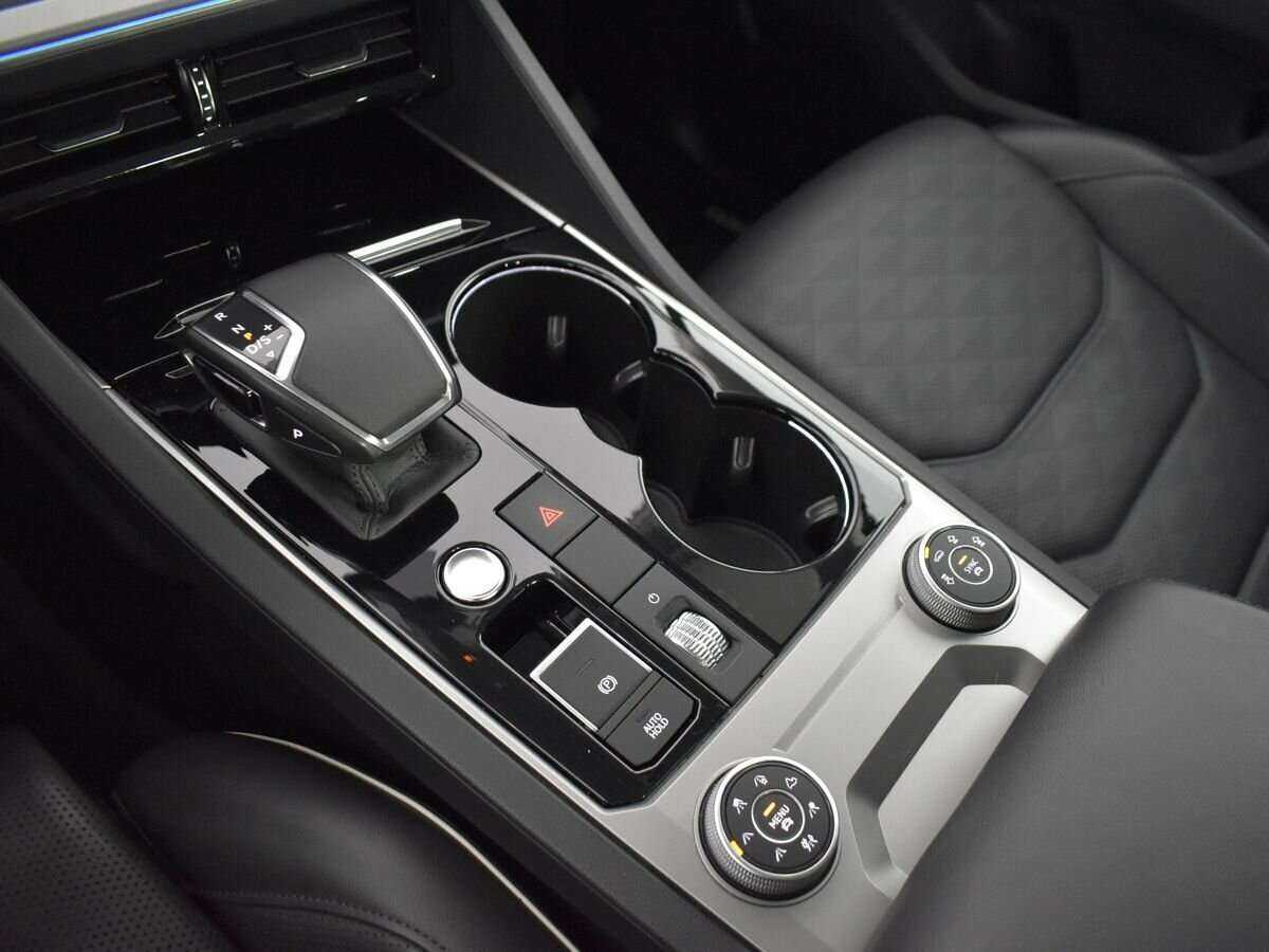Купить Volkswagen Touareg с пробегом. Фото: #15