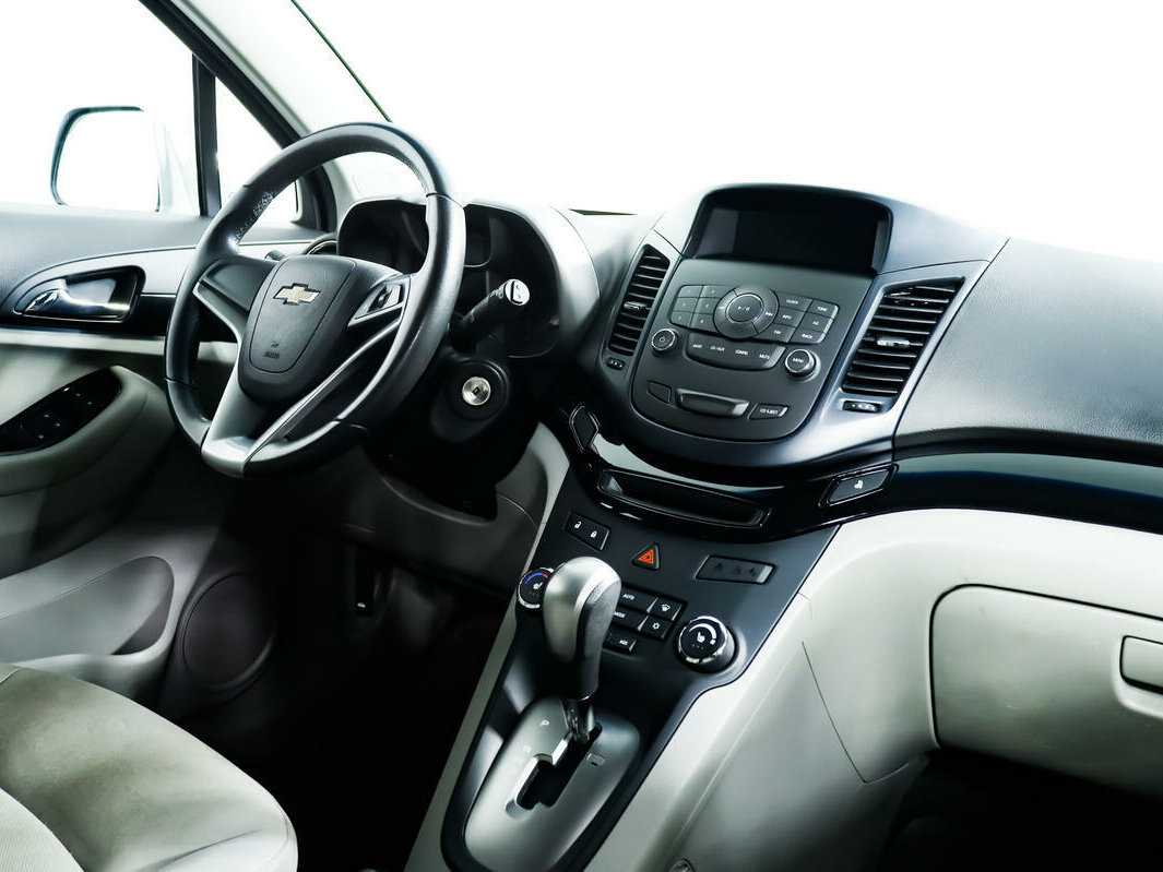 Купить Chevrolet Orlando с пробегом. Фото: #8