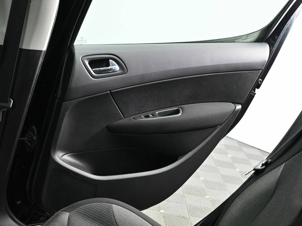 Купить Peugeot 308 с пробегом. Фото: #15