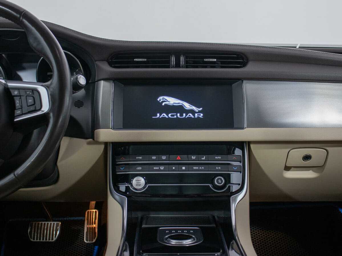 Купить Jaguar XF с пробегом. Фото: #17