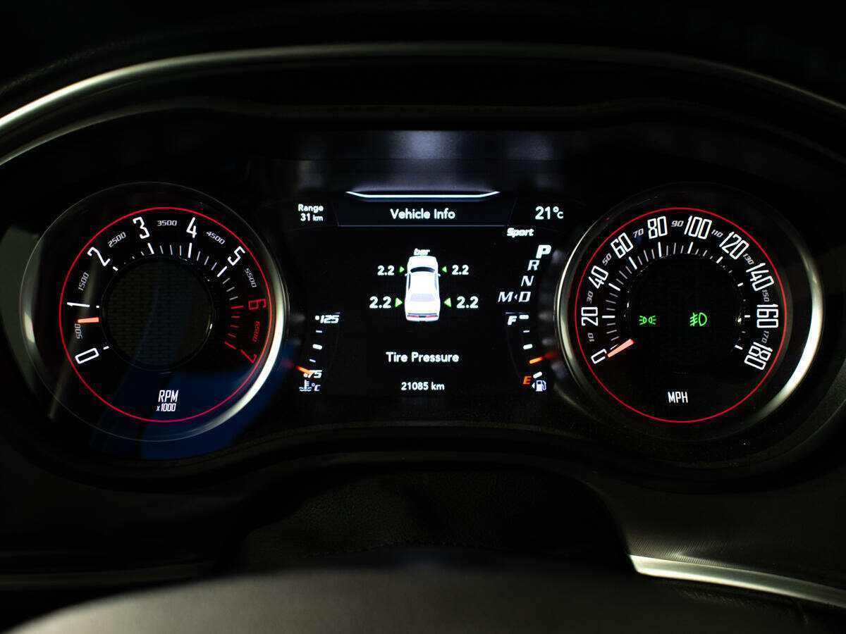 Купить Dodge Challenger с пробегом. Фото: #10