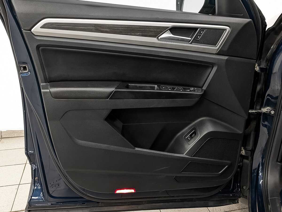 Купить Volkswagen Teramont с пробегом. Фото: #18