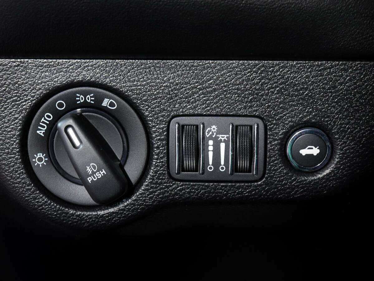 Купить Dodge Challenger с пробегом. Фото: #16
