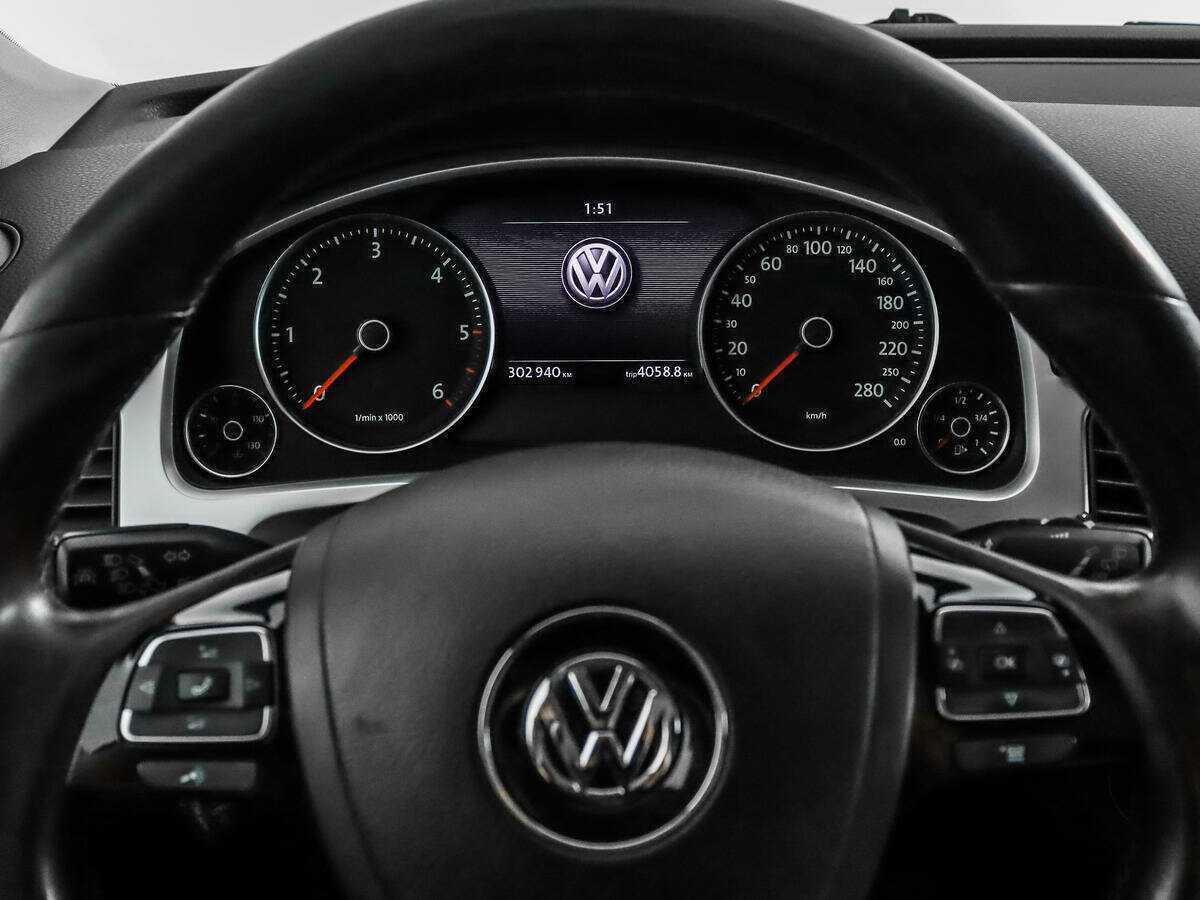 Купить Volkswagen Touareg с пробегом. Фото: #18