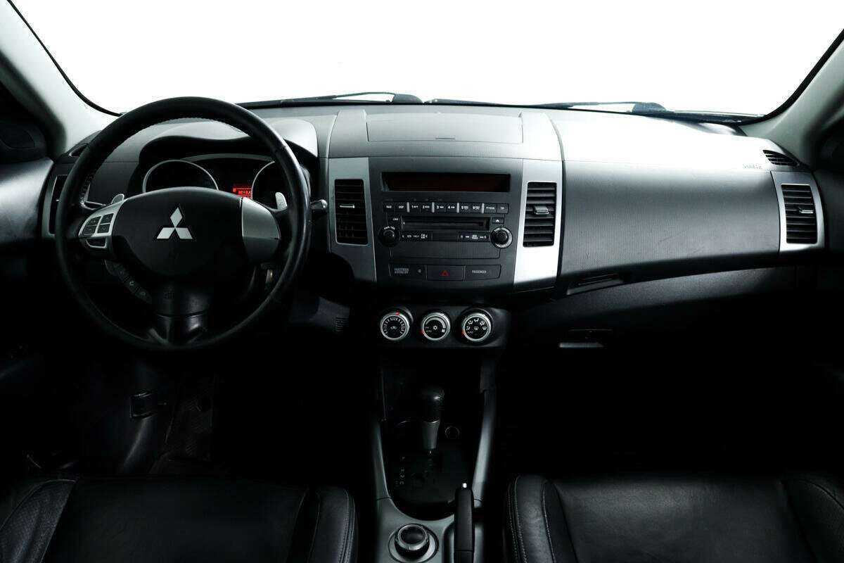 Купить Mitsubishi Outlander с пробегом. Фото: #10