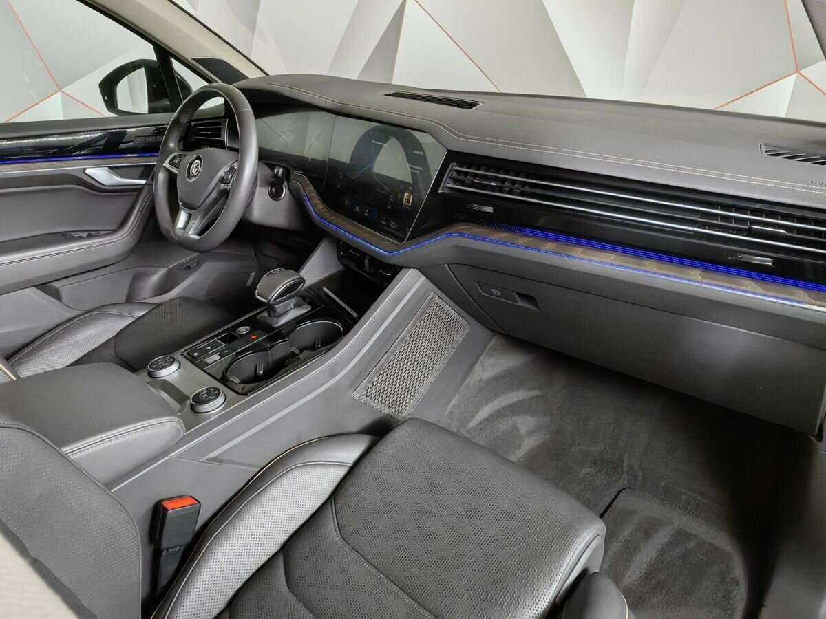 Купить Volkswagen Touareg с пробегом. Фото: #8