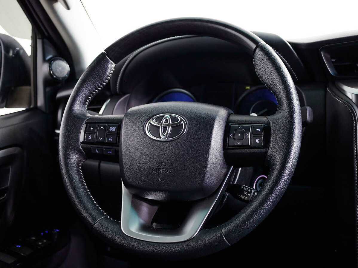 Купить Toyota Fortuner с пробегом. Фото: #18