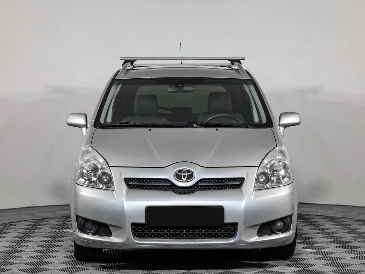 Купить Toyota Corolla Verso с пробегом. Фото: #1