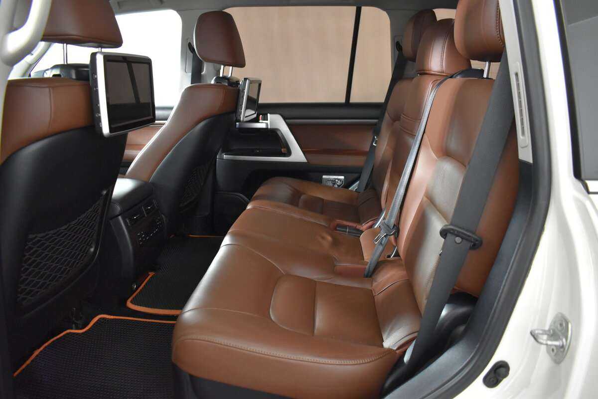 Купить Toyota Land Cruiser с пробегом. Фото: #6