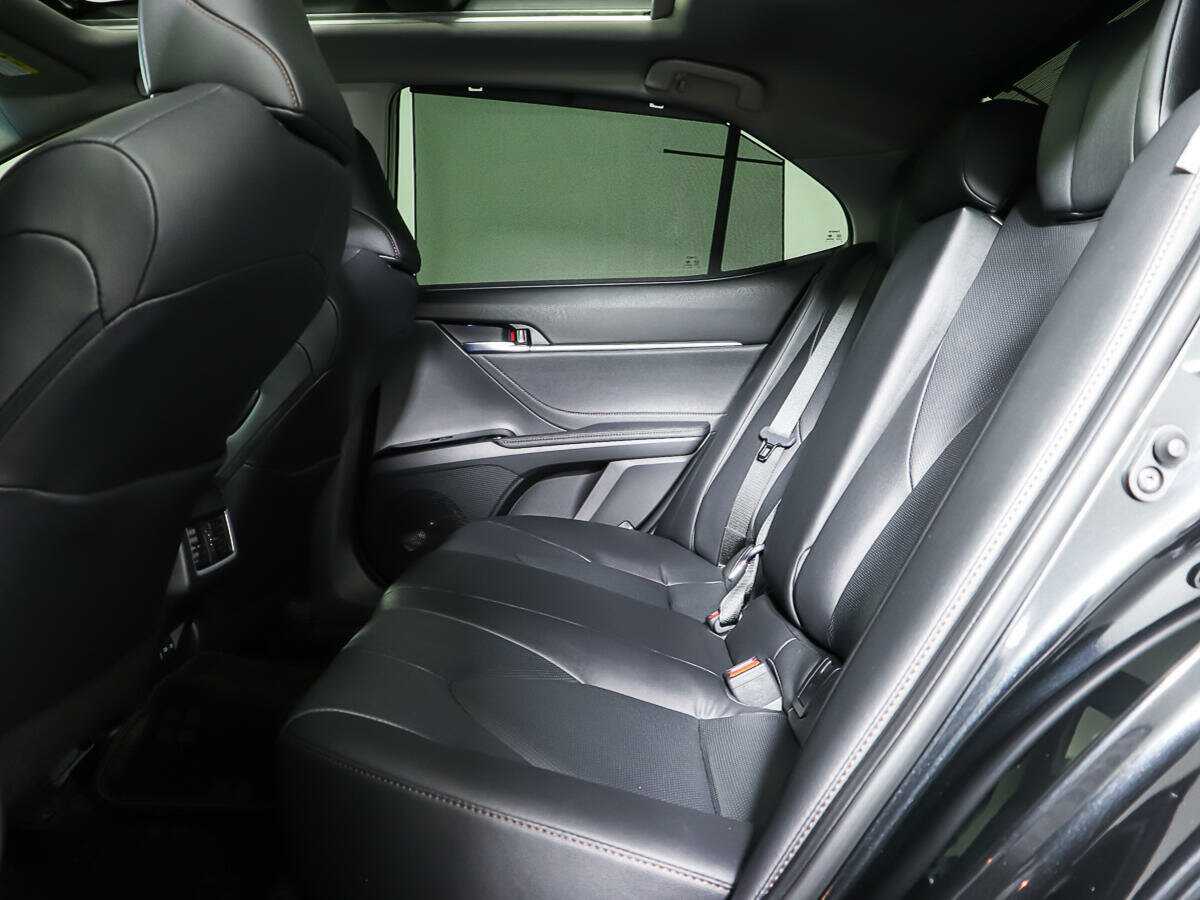 Купить Toyota Camry с пробегом. Фото: #10