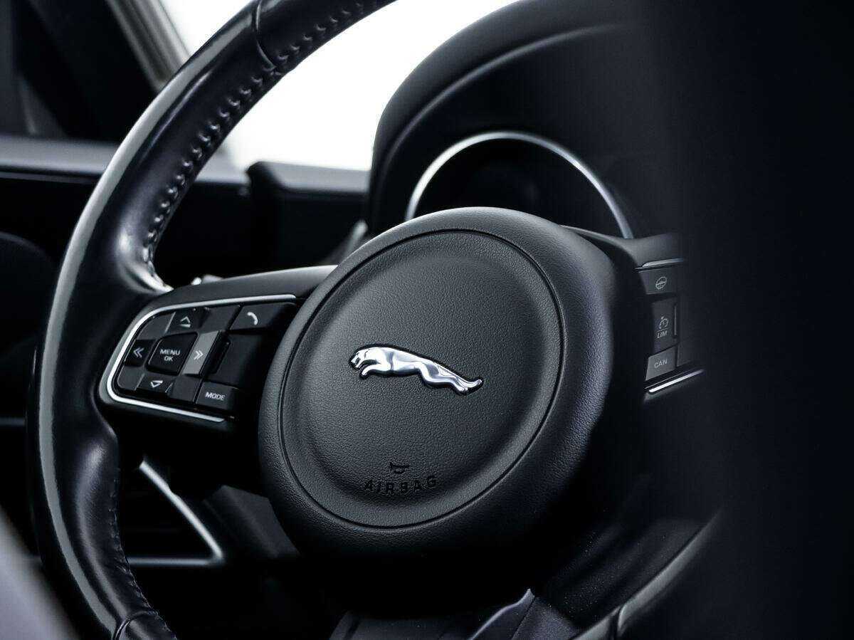 Купить Jaguar XE с пробегом. Фото: #21