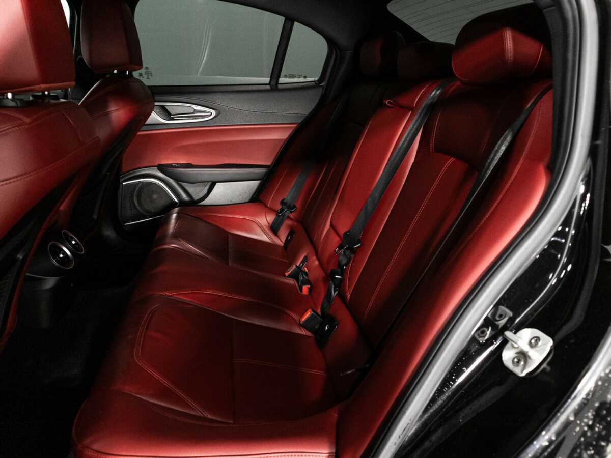 Купить Alfa Romeo Giulia с пробегом. Фото: #9