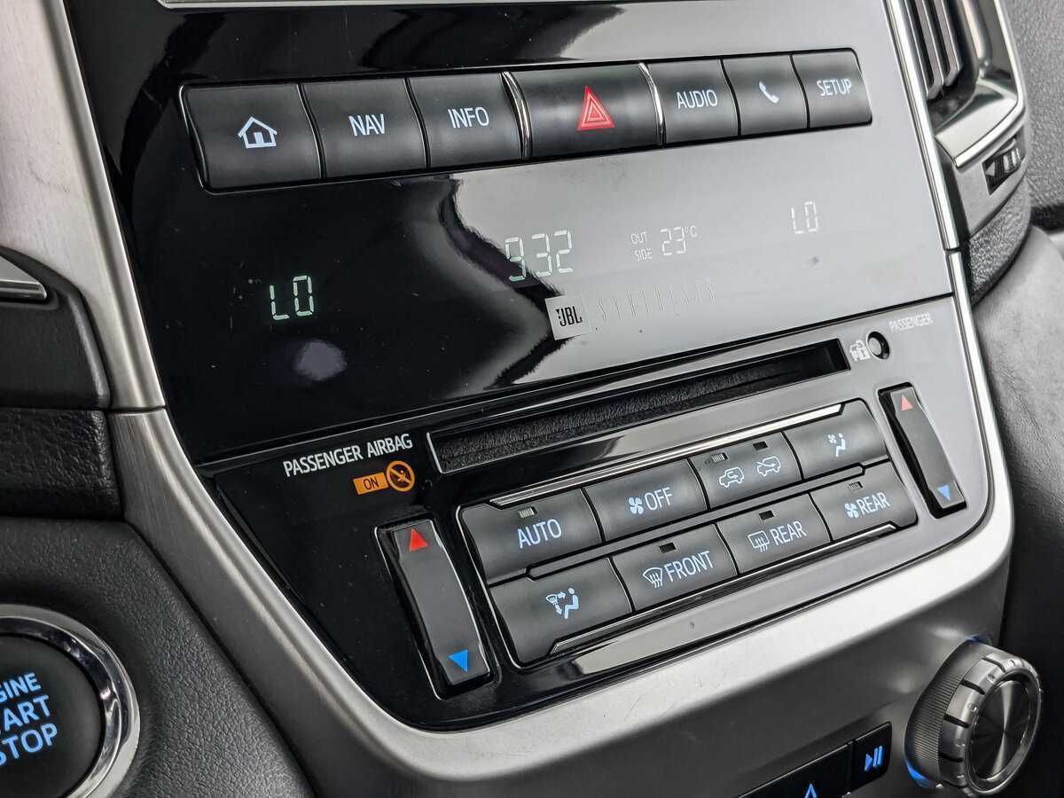 Купить Toyota Land Cruiser с пробегом. Фото: #21
