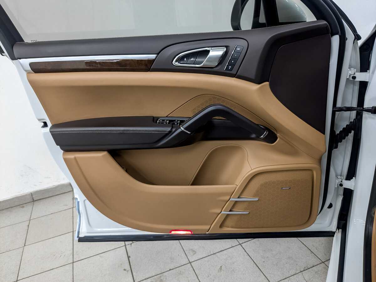 Купить Porsche Cayenne с пробегом. Фото: #18