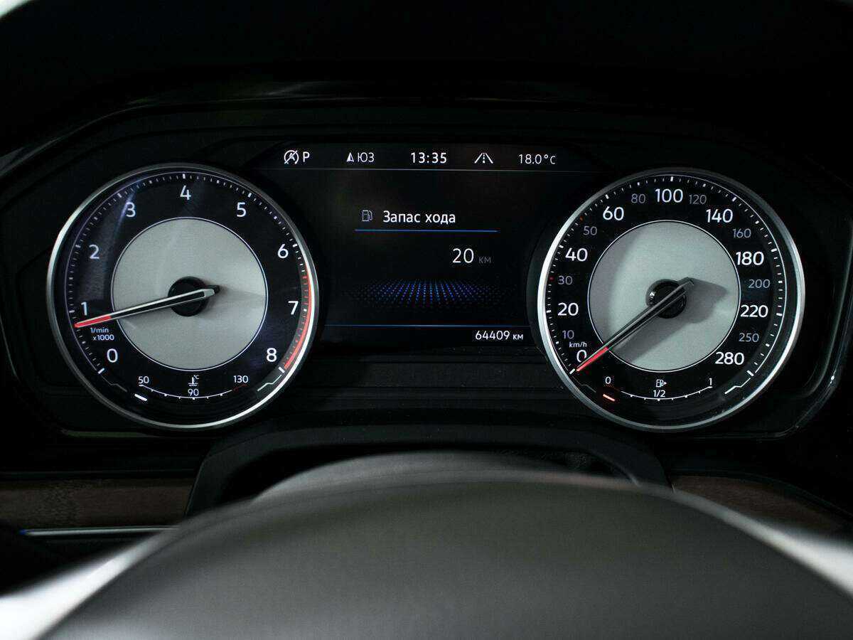 Купить Volkswagen Touareg с пробегом. Фото: #10