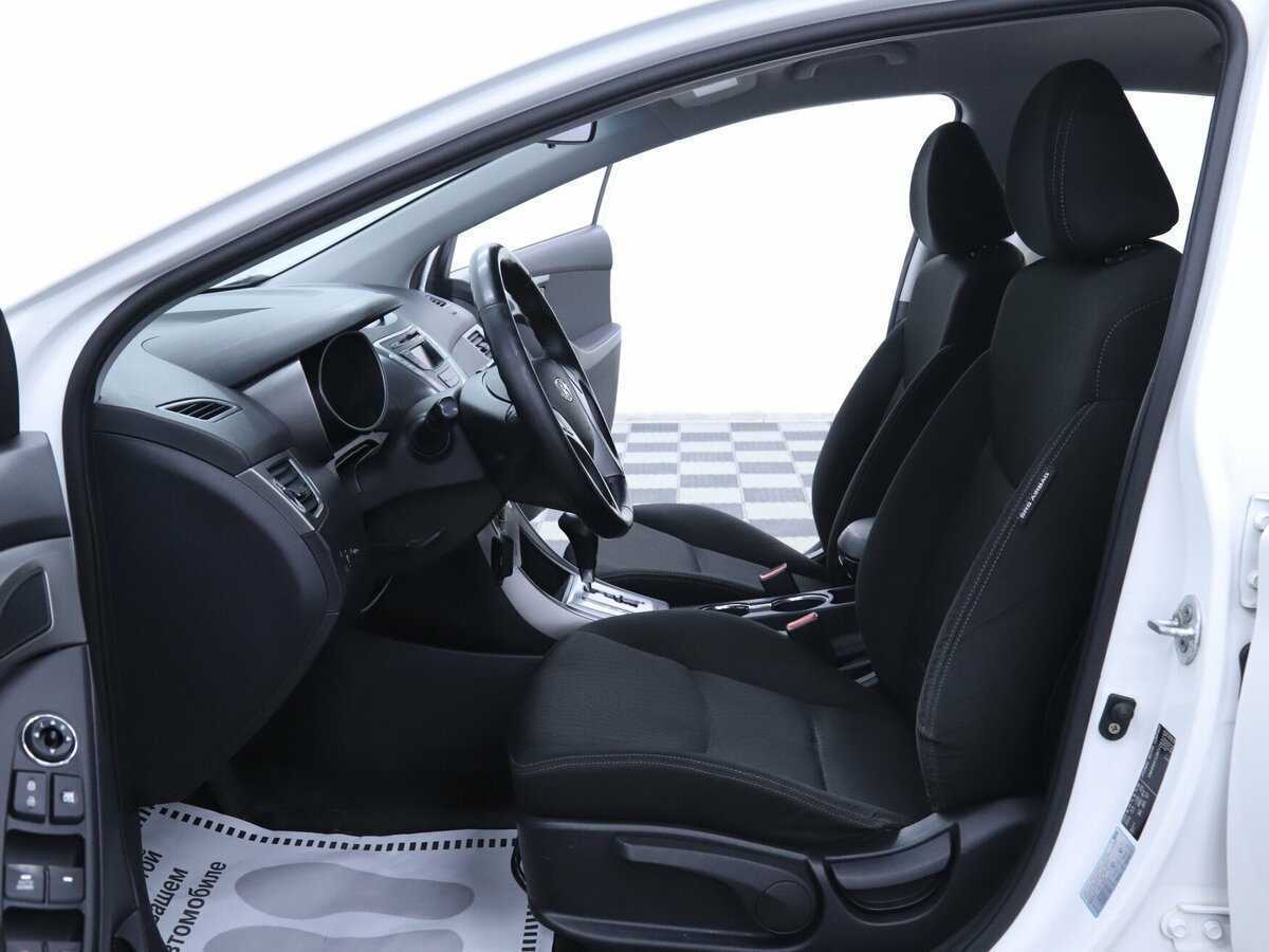 Купить Hyundai Elantra с пробегом. Фото: #5