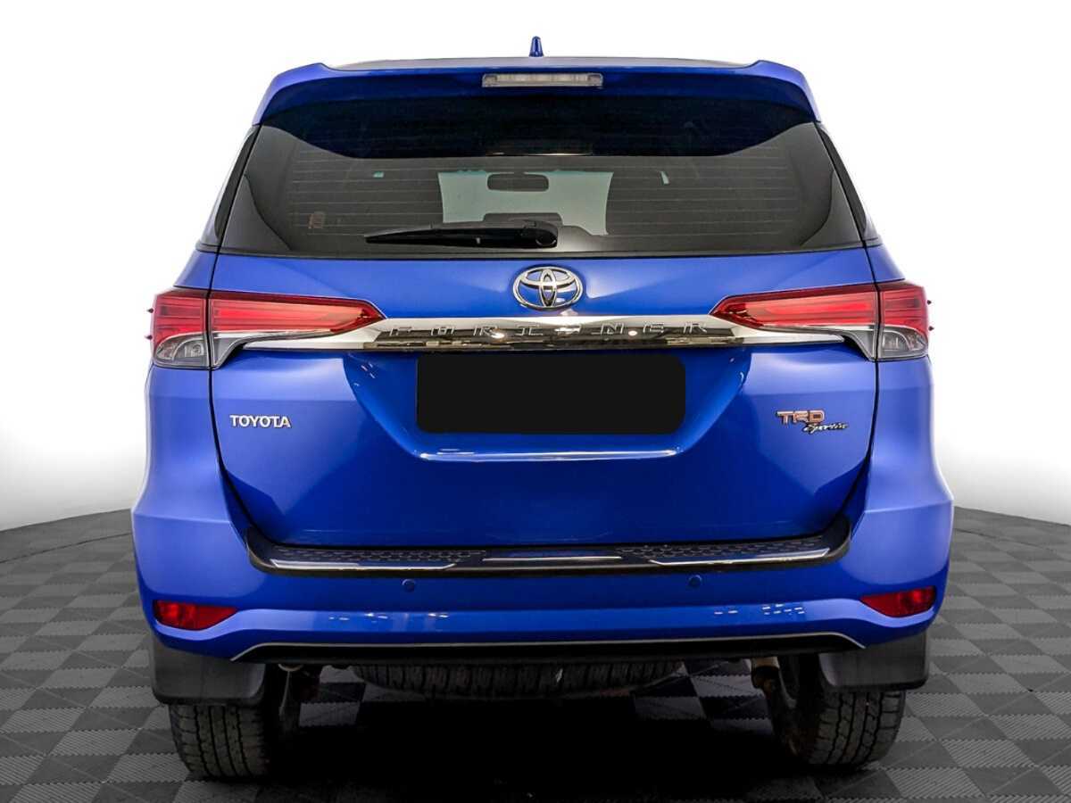 Купить Toyota Fortuner с пробегом. Фото: #5