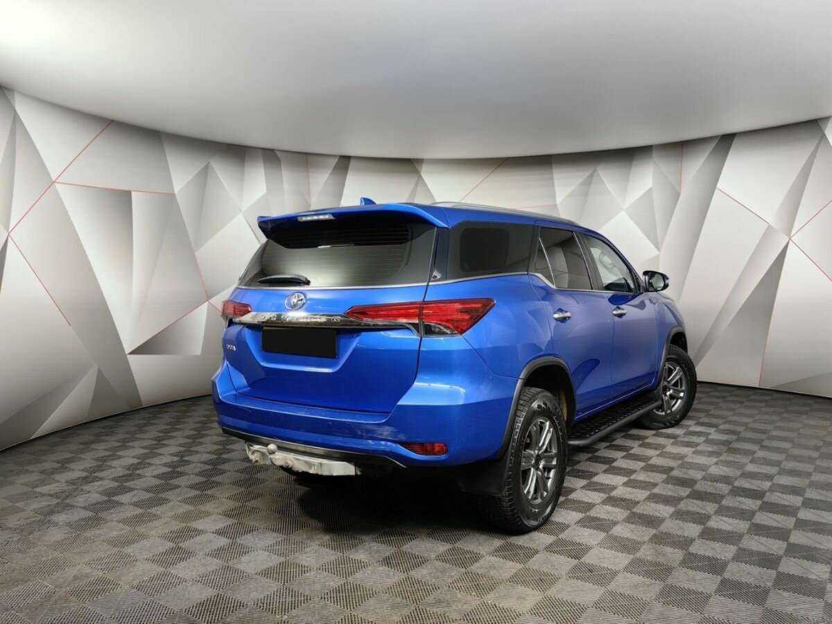 Купить Toyota Fortuner с пробегом. Фото: #1