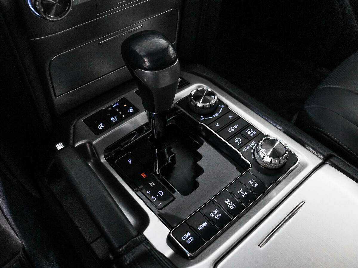 Купить Toyota Land Cruiser с пробегом. Фото: #10