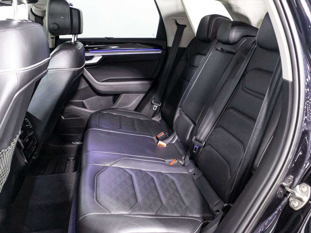 Купить Volkswagen Touareg с пробегом. Фото: #9