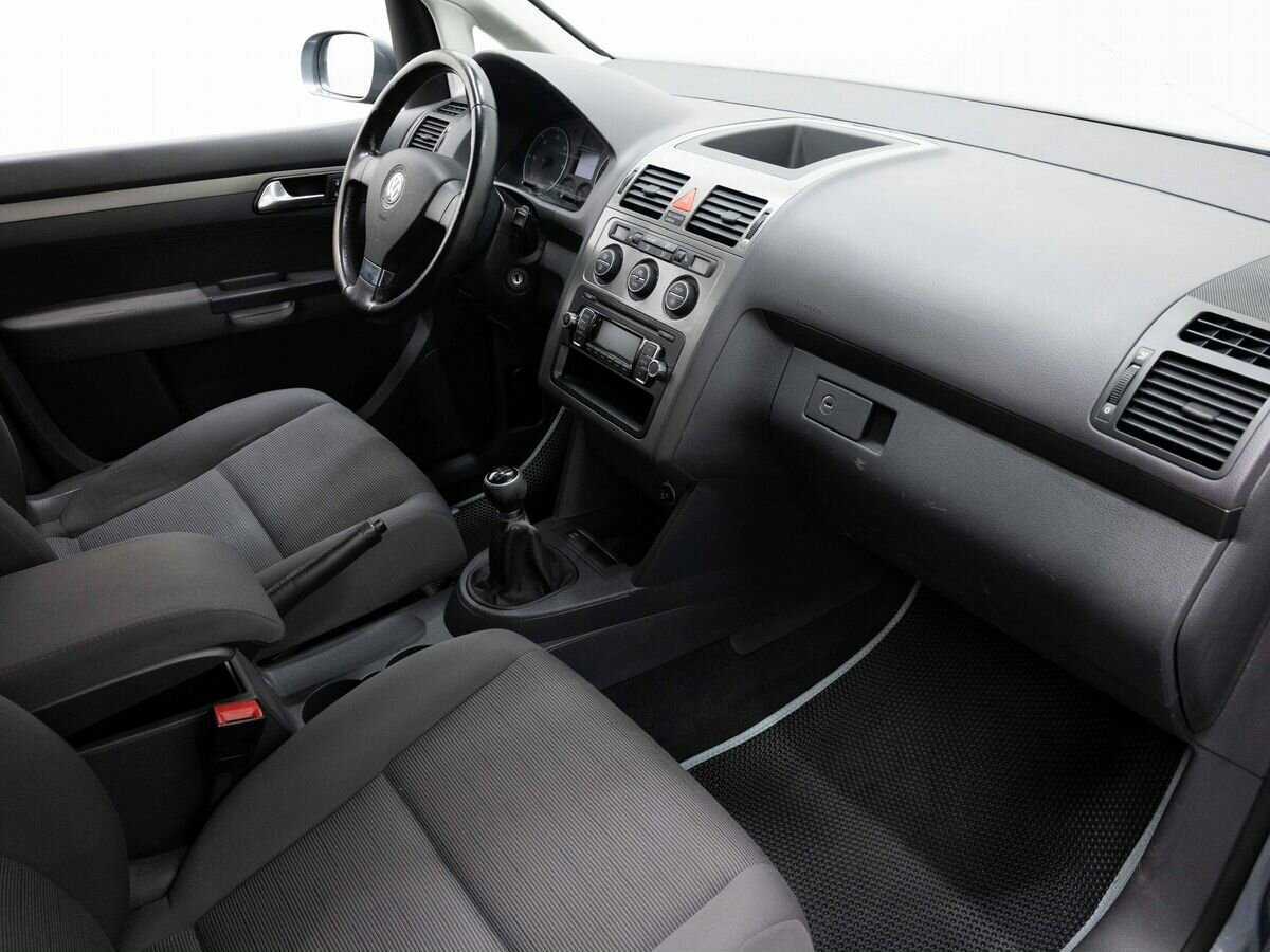 Купить Volkswagen Touran с пробегом. Фото: #10
