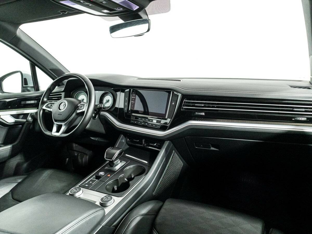 Купить Volkswagen Touareg с пробегом. Фото: #8