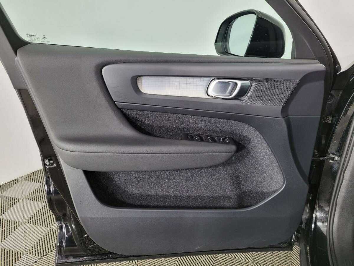 Купить Volvo XC40 с пробегом. Фото: #7