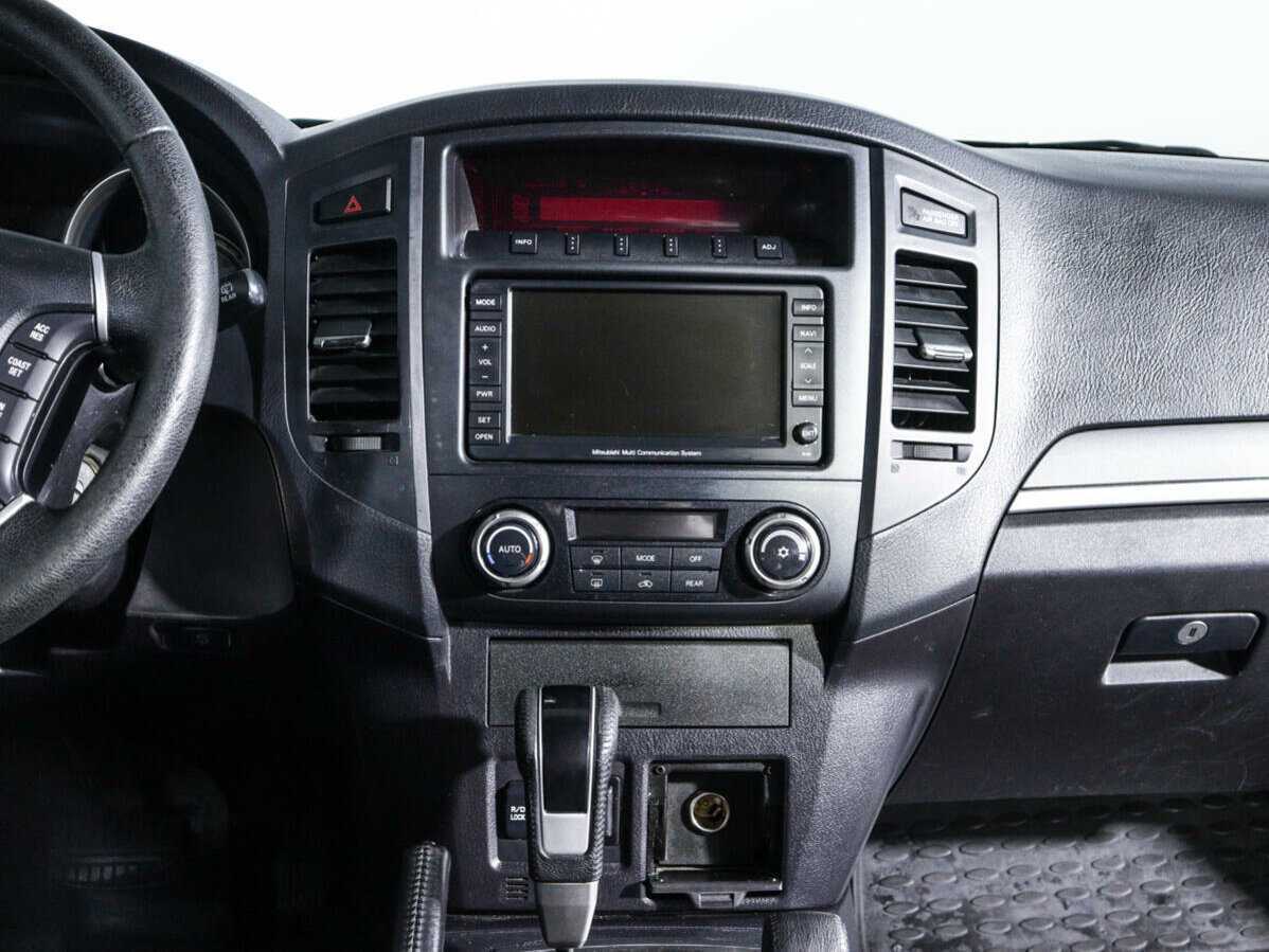 Купить Mitsubishi Pajero с пробегом. Фото: #10