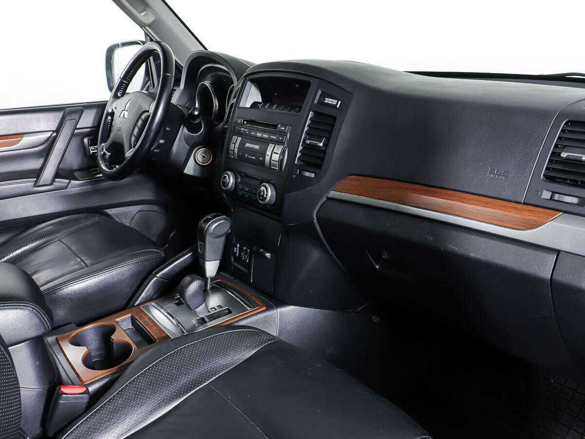 Купить Mitsubishi Pajero с пробегом. Фото: #7