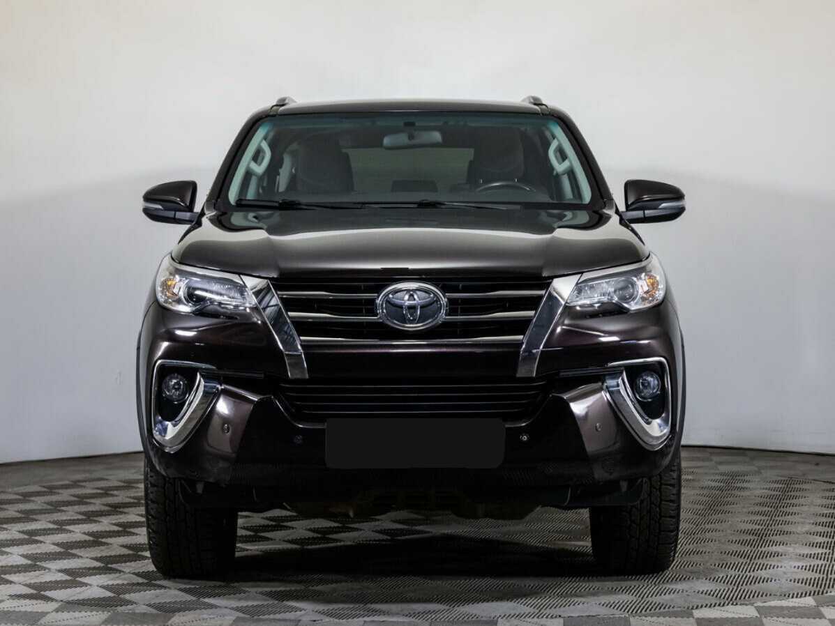 Купить Toyota Fortuner с пробегом. Фото: #1