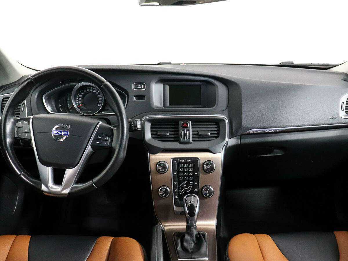 Купить Volvo V40 Cross Country с пробегом. Фото: #10