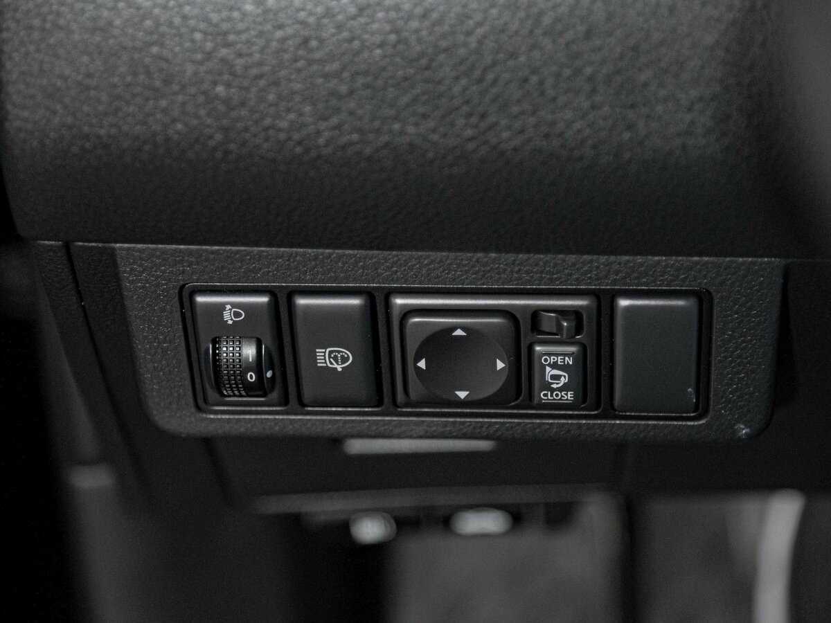 Купить Nissan Tiida с пробегом. Фото: #13