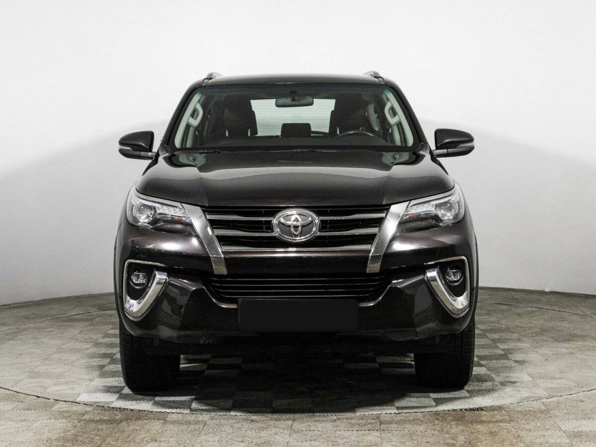 Купить Toyota Fortuner с пробегом. Фото: #1